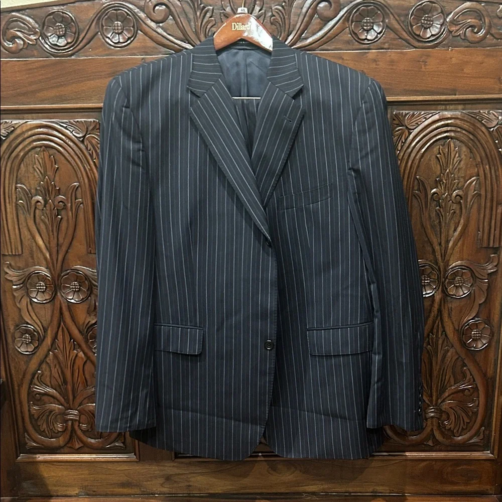 Sean John Navy Pinstripe Men's Suit 38R with Pants 40R missing a button - Picture 2 of 3